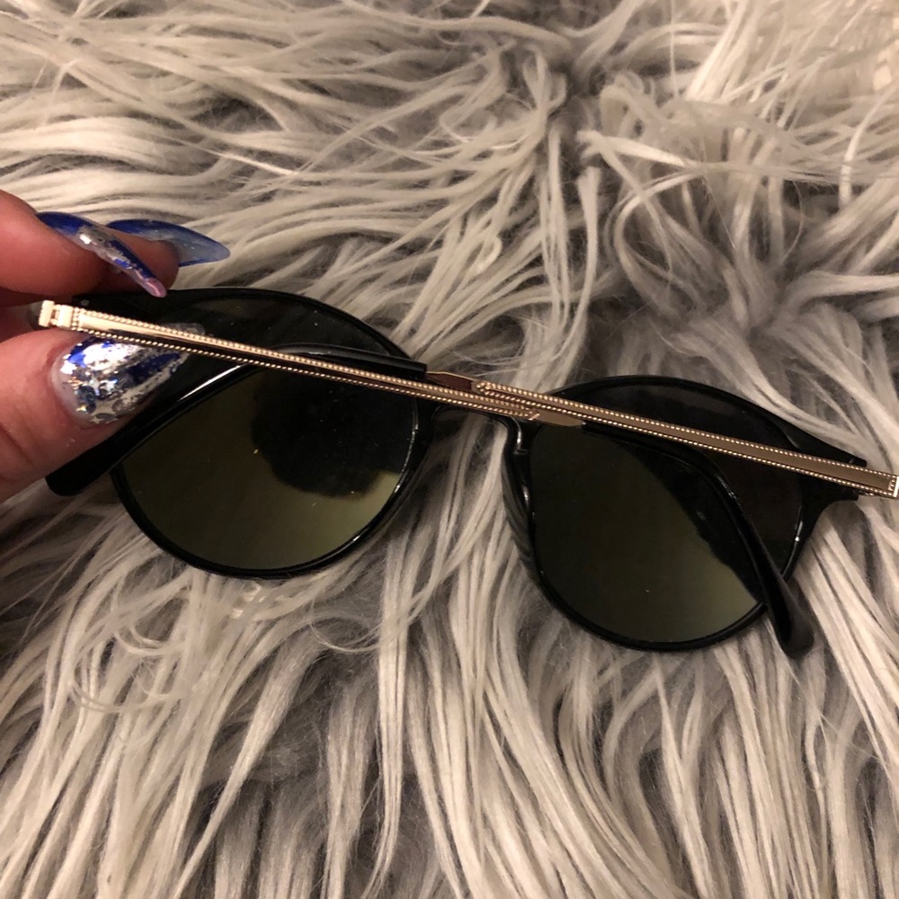 Sunglasses 🕶 - Picture 2 of 2